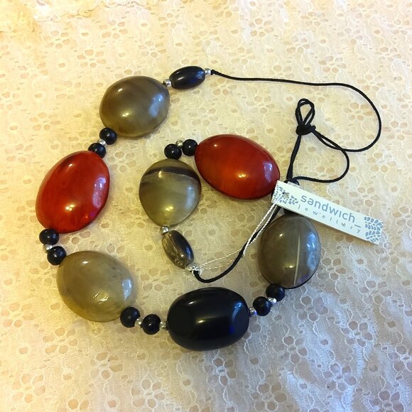 Vintage NEW sandwich jewellery Red Black Beige Oval Beads VTG Art Deco Necklace - Picture 3 of 7